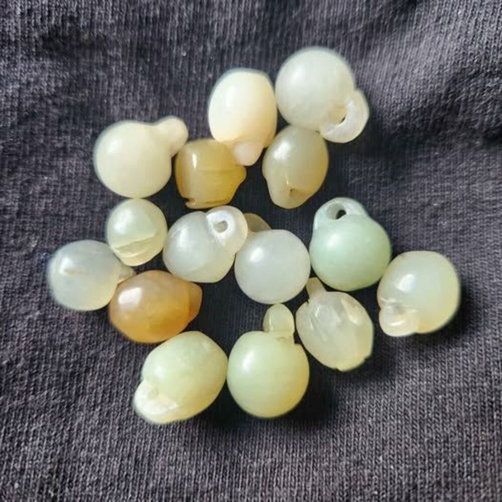Lot of 15 Vintage Hand-Carved Jade Hulu Gourd Buttons Toggles